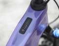 The top tube display provides the most important information on the U-level and battery status. More information is available in the app or with a compatible bike computer.