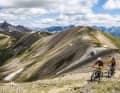 The ascent to the summit of the nameless mountain on the border between Engadin (left) and Livigno (right) is quite challenging. The Passo Chaschauna basks in the sun below the pointed summit at the back left.