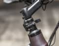This quick-release mechanism allows the front end to be adjusted in height without the need for tools. This ensures that the bike will suit a variety of riders.