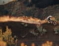 Dust cloud on the rear wheel like a tail of flame: Richard Gasperotti roars along the ridge, making every photographer's heart leap for joy.