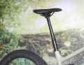 The telescopic seat post provides 170 mm of travel and therefore plenty of room to manoeuvre.