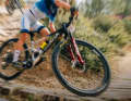 Mavic legt seine Crossmax-Laufräder neu auf und setzt sich mit sensationell niedrigem Gewicht ganz weit vorne auf die Liste der weltweit leichtesten Race-Laufradsätze.