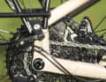 Der Schlüssel zu hoher Haltbarkeit bei Kettenschaltungen sind stabile Ritzel und Ketten wie bei Shimanos Linkglide-Parts (Cues und Co.).