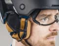However, the visor and (removable) ear pads are very awkward to operate.