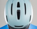 The 12 ventilation openings allow very little air to reach the head. There is no insect net.