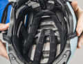 Elegant: Das Evolve Core MIPS ist mit dem Anpassungssystem des Giro Caden II kombiniert.
