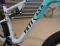 ...the equipment also arouses desire with special components from Chris King, Sram, Fox Factory, DT Swiss, Maxxis, ODI and Bike Yoke.