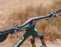 The handlebar-stem unit flexes extremely and restricts precision and the feeling of safety.