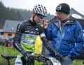 Vor dem Rennen werden sich noch wichtige Tipps von Coach Bernd Sigel abgeholt.