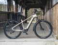 With the eFloat CC 500 EQ, Merida bridges the gap between e-trekking and mountain biking.