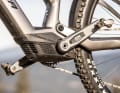 The SX motor delivers a high peak power for a light bike. It pulls strongly at a high cadence. This makes its riding behaviour pleasantly dynamic and very lively. Top modulation.