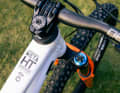 In addition, the large-volume head tube can be combined with offset headsets