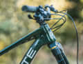 Easy to maintain: brake lines and shift cables run externally under the concave top tube.