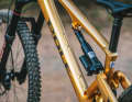 Thanks to the transverse shock and long down tube, the frame offers space for two water bottles.