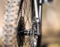The speed sensor on the Rose Root Miller+ is stylishly and securely integrated into the dropout. The cable is also well protected by the frame.