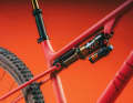 Arc8 Essential Custom: As the shock is guided along the sliders during compression, it does not rotate. The design therefore also offers advantages in terms of frame stiffness.