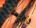 The Industry Nine hub not only generates a lot of noise, but also comes in the wide Super Boost standard.