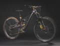 Bei der Optik des Hope HB916 gingen die Meinungen im Test-Team auseinander. Die einen feierten die goldenen Eloxal-Details, die anderen hielten sie für „voll 2004“.