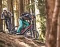 Very robust and grippy tyres, plus a solid suspension fork: the equipment of the Stevens E-Inception is designed for off-road riding.