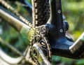 The mini chain guide weighs just 3.7 grams, but reliably keeps the chain on the chainring in bumpy terrain.