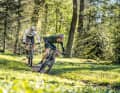 No mercy for the calf: our test crew spared no effort to give the three Racefullys a good workout.  In the picture, BIKE tester and licence racer Thomas Weschta tries to shake off world champion Paul Schehl.
