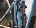 For a firmer setup, the rear suspension travel can be reduced to 107 millimetres via a flip chip.