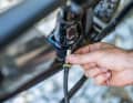 The damper valve is so close to the frame that not every pump can be connected. The platform lever is barely accessible due to the inverted damper position.