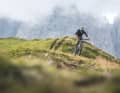 Das Canyon Strive punktet nicht nur durch irre Laufruhe, sondern bleibt auch in der Luft stabil.