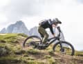 Testfahrer Thomas Weschta auf dem Stumpjumper EVO. Im Hintergrund die Dolomiten.