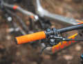 All testers praised the excellent self-damping and the grip of the in-house grips.