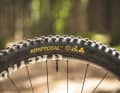 The Conti tyres impress with the best rolling behaviour with a great level of grip and puncture protection.