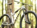 In Sachen Ästhetik lässt Trek wie gewohnt nichts anbrennen. Schönheit hat jedoch ihren Preis – im Falle des Trek Supercaliber 9.9 XX AXS Gen 2 sind das 11.499 Euro.