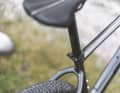 Kaum etwas hat die Vielseitigkeit von Mountainbikes so vorangebracht wie die Teles­kopsattelstütze. Doch nicht nur der Einkauf, sondern auch die Montage sind teuer. Giant (im Bild) und Conway bleiben deshalb bei starren Modellen.