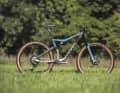 The Bulls Wild Edge Team exudes a professional charm with its looks and equipment. The BIKE test shows whether the race bike can also impress with a good price-performance ratio.