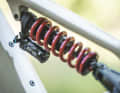 The Rockshox Super Deluxe Select + steel spring damper provides a plush response, but also makes fine adjustment difficult. A different spring is required to change the spring rate.