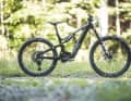 Tough as nails: E-enduro bikes score points with suspension travel of up to 180 millimetres, stable components and frame geometries designed for high speeds and steep descents.