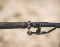 Discreet and easy to operate: the remote lever for controlling the support modes.