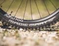 Supergravity on the front and rear wheel. With the robust carcass, Simplon focuses on maximum puncture protection at the expense of weight.