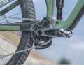 The additional chain guide and bashguard also equip the Cube for enduro use.