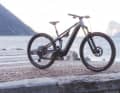 Cube Stereo Hybrid One55 SLT // 9999 Euro // 22,6 kg: Bosch-Bikes mit gro¬ßem 750er-Akku sind echte Uphill-Künstler und haben massig Ausdauer. Doch leider sind die E-MTBs mit diesem Antrieb meist richtig schwer. Das Hybrid One55 will das ändern. Eines der leichtesten CX-Bikes mit schnell wechselbarem Akku!