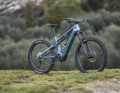 Canyon Spectral:On CF7: Shimano EP801 // 720 or 900 Wh // 160/155 mm // 29/27.5 inch (Mullet) // 23.9 or 24.8 kg // 4999 or 5399 euros.