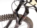 The Rockshox fork responds perfectly and provides good usable suspension travel. However, we would have liked a more effective damping control to calm down the lively response behaviour.