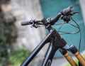 Apart from the Rise handlebars and the spacers under the stem, the front of the Norco is also very high due to the long head tube. The bike is also compatible with double bridge forks for downhill use.