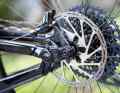 The pivot point on the seat stays enables the high-pivot rear triangle design with a virtual pivot point. The virtual pivot point improves the response behaviour under braking compared to high-pivot bikes with single-pivot rear triangles: Also good: the dropouts can be swapped.