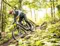 The strong ZEB fork and the grippy tyres give the rider a lot of confidence off-road.