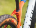 The seat clamp integrated into the carbon frame of the Cube Reaction C:62 immediately catches the eye.