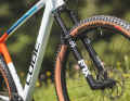With 100 millimetres of suspension travel and lightweight equipment such as the Fox 32 Stepcast, the Cube Reaction is a classic cross-country hardtail.