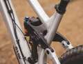 Raaw pays little attention to visual details and places the cables on the down tube for easier maintenance.