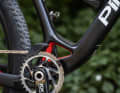 The bottom bracket area of the Pinarello Dogma XC is said to be particularly stiff. In the test, the hardtail stood out due to its high power transmission.