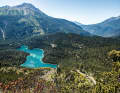 It nestles in its forest bed between the Fernpass and Zugspitze like a shining pearl: the Blindsee lake with its super trail and swimming lagoon.